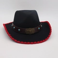 Cappello da cowboy in feltro nero con bordo rosso e fascia in pelle turchese decorata - Stile Testa di Toro Turchese / Nero Bordo Rosso