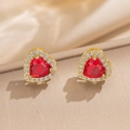 Boucles d'oreilles cœur en or avec zircon rouge et halo de cristal étincelant pour femme - Boucles d'Oreilles Clous Coeur Rubis (8852)