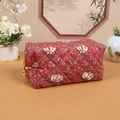 Quilted floral cosmetic bag in red fabric with golden zipper and circular puller - Garden Orange