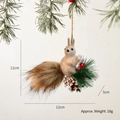 Addobbo scoiattolo natalizio in peluche con pigne e bacche rosse per l'albero - Stile B Ciondolo Scoiattolo