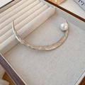 Elegante zilveren tulp haarspeld met traditionele patronen en een witte parel - Zilveren Wolkenpatroon Parelstijl (32)