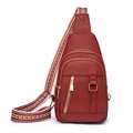 Sac de poitrine bordeaux en similicuir grainé avec bandoulière tissée colorée - Rouge