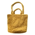 Weiche Teddy-Fleece Schultertasche in Gelb mit Plüsch-Textur für Herbst und Winter - Handgehaltener Tote-Stil / Ingwergelb