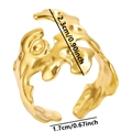 Detail van onregelmatige 18K vergulde ring met afmetingen 2,3cm hoogte en 1,7cm diameter - Verstelbaar Open / Goud