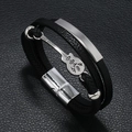 Mehrlagiges Lederarmband für Herren im Punk-Stil mit silbernem Gitarrenanhänger und Magnetverschluss - Schwarz