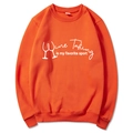 Oranger Hoodie mit 'Wine Tasting Is My Favorite Sport' Grafik und Rippenbündchen - Orange