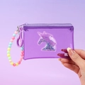 Detalle de monedero de unicornio morado con purpurina líquida y correa de cuentas - Morado