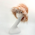 Sombrero de pescador de piel sintética naranja rosado con detalles de felpa blanca - Naranja