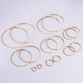 Set de 8 pares de pendientes de aro dorados de acero inoxidable en varios tamaños - 25mm