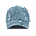 Gewassen blauwe denim honkbalpet met vintage gaten en retro stijl voor dames en heren - Raw Denim