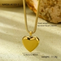 Detalle del collar con colgante de corazón con medidas 42+5cm y un peso de 11,8g - Cadena de Serpiente Minimalista Corazón (NMSN-A133-1)