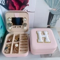 Pink cross-grain leather jewelry box with mirrors and plush letter H detail - Letter H / Pink