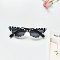 Occhiali da sole cat eye con montatura a strisce bianche e nere e lenti grigio scuro - Cat Eye Motivo Zebra