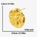 Dettaglio orecchino dorato irregolare con dimensioni di 2,0 cm e peso di 4,0 g indicato - Oro (Con Occhiello)