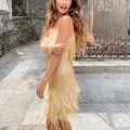 Champagnerfarbenes Pailletten-Partykleid mit Federn und Fransen am Saum - Gold / S