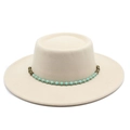 Cappello boater beige con perline turchesi e dettagli in metallo color bronzo - Beige