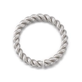 Vista detallada del anillo de metal trenzado plateado con apertura para joyería DIY - Trenza Retorcida (KLJ5057-Z) / 18mm / Color Acero