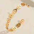 Minimalistische goudvergulde open armband met een elegant hol koffieboon kettingontwerp - Vergulde Armband SL0192-4