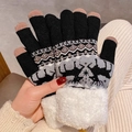 Détail de gants d'hiver en tricot chaud avec motifs de renne et doigts tactiles - Noir