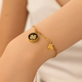 Gold paperclip chain bracelet featuring a black clover charm and micro-inlaid zircon - Gold / Black Shell
