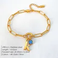 14K vergulde roestvrijstalen armband met letter K en een vierkante blauwe kristal - Letter K / Staalkleur