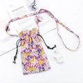 Borsa a tracolla per cellulare con coulisse e motivi floreali viola e gialli - Grappolo Floreale Viola