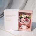 Eleganter Seifenblumen-Geschenkkarton mit rosa und lila Rosen zum Valentinstag - Rosa Rose (3132-3)