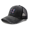 Dettaglio del cappellino mesh nero lavato con stampa a farfalla a stelle e strisce - Taglia unica / Nero
