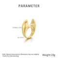 Vista macro de anillo de acero inoxidable dorado de 12mm con diseño irregular único - US 6 / Estilo De Línea De Corriente Irregular (KR1088068-KJX) / Dorado