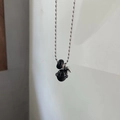 Collana stile punk con catena a sfere argentata e ciondolo a pianeta nero per donna - Stile Pianeta Nero (Collana-Nero)
