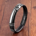 Detail van de handgemaakte zwart gevlochten lederen herenarmband met stalen magneetsluiting - Stijl-4 (Zwart Gestikt Leer Gepolijste Sluiting) / 23CM