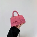 Mini sac à bandoulière rose en cuir grainé avec chaîne à billes argentée pour fille - Rose