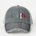 Detailansicht der grauen Trucker-Mütze mit mexikanischer Flagge Herz und Herzschlag-Print - Grau