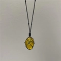 Collier fait main avec filet noir et pendentif en pierre de cristal jaune naturel - Style 2 [Sac en filet vide] / Noir
