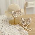 Détail d'un chapeau de paille beige et d'un sac assorti avec des nœuds floraux - S (Enfants 52cm 1-6 ans) / Chapeau Beige + Sac