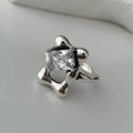 Anillo abierto de plata 925 con diseño de metal fundido y circón rectangular claro - Diseño Geométrico Irregular (JZ0985) / Plateado