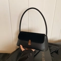 Schwarze Baguette-Tasche aus strukturiertem Leder mit stilvollem Bronze-Verschluss - Schwarz