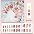 Detail von P005-11 Kunstnägeln mit roten Blush-Spitzen und floralen Mustern - P005-11 Rot Rosa Blumig Glitzer