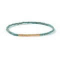 Bracelet en perles Tila bohème avec perles turquoise et touches dorées au style minimaliste - Perles Rondes Vert Turquoise Minimalistes