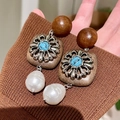2511181 Wooden Square Carved Pearl Earrings (s925 Silver Needle)