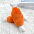 Dettaglio di peluche a forma di coscia di pollo per cani su un morbido tappeto bianco - M / Giocattolo di peluche coscia di pollo