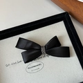 Eleganter schwarzer Satin-Haarclip mit Doppelschleife und glänzender Kristallverzierung - Schwarze Satin-Schleife Druckspange mit Strass