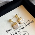 Boucles d'oreilles baroques en perles irrégulières avec fil d'or et style vintage - Or/Perle Baroque Enroulée de Fil Blanc (NL09184E)