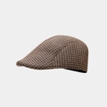 Detailopname van de klassieke bruine pied-de-poule textuur op een platte pet voor de winter - Khaki