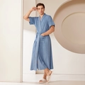 Accappatoio uomo azzurro a maniche corte con piping bianco e cintura in vita - M / Uomo Manica Corta / Blu Nebbia