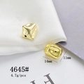 Macro shot of 14mm golden irregular cube metal bead with hole for DIY jewelry making - Gold Irregular Cube Metal Bead (4645#)