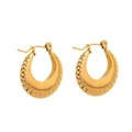 Detail of gold crescent hoop earrings with vintage radial grooves and hinged clasp - Scalloped Wave-Gold (CBGE0062JS)