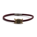 Bracciale in pelle bordeaux con perla a corona dorata e chiusura magnetica argento - Bordeaux