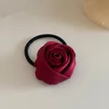 Élastique à cheveux rose en satin rouge vin fait main avec ruban noir flexible - Élastique Rose en Satin / Bordeaux