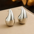 Poliert silberne Wassertropfen-Ohrstecker aus Edelstahl mit elegantem, schlichtem Design - Tropfen Ohrstecker (E5107) / Stahlfarbe